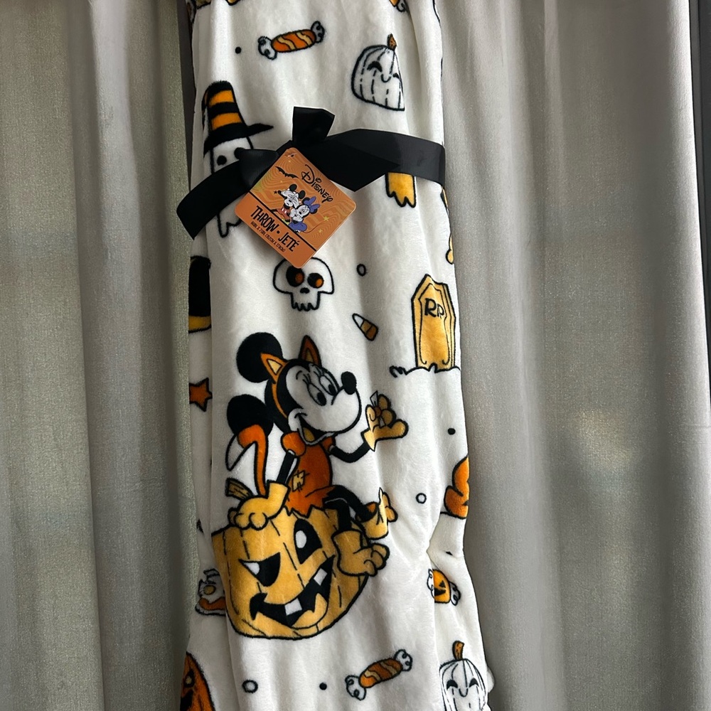 Mickey & Minnie Halloween throw